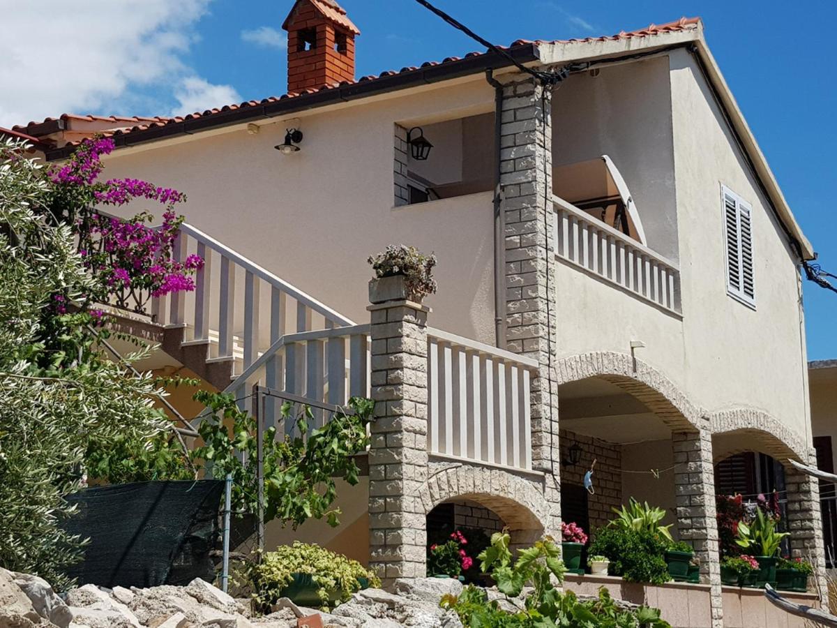Apartments Mladen Sucuraj Exterior photo