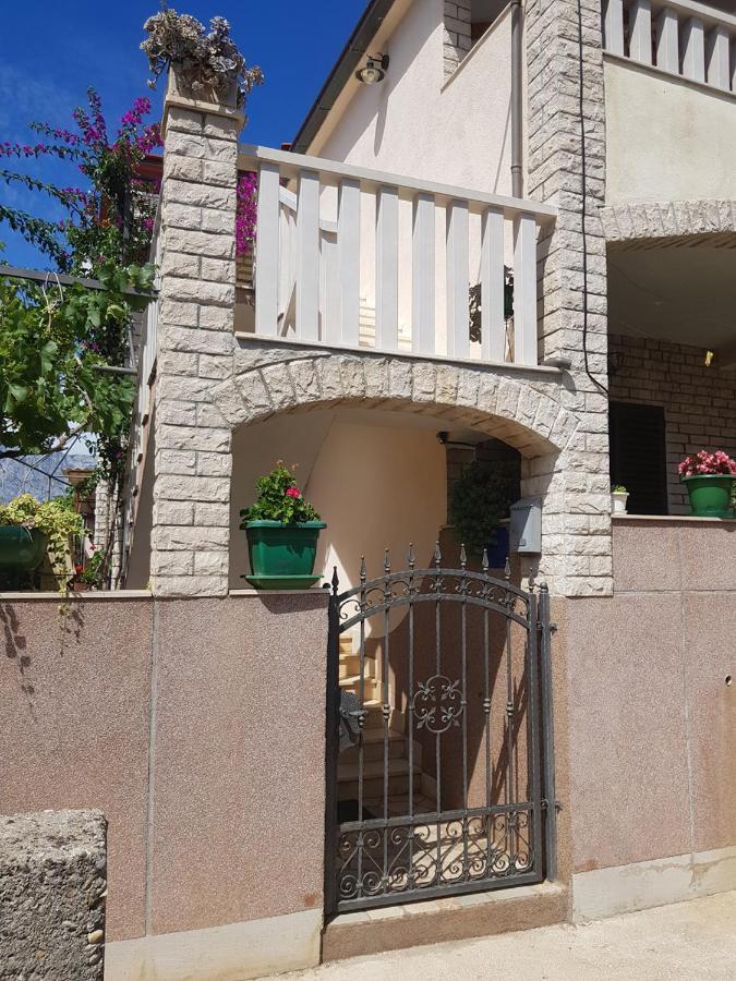 Apartments Mladen Sucuraj Exterior photo