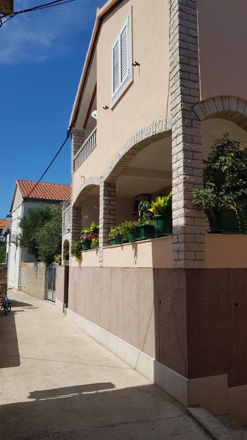 Apartments Mladen Sucuraj Exterior photo