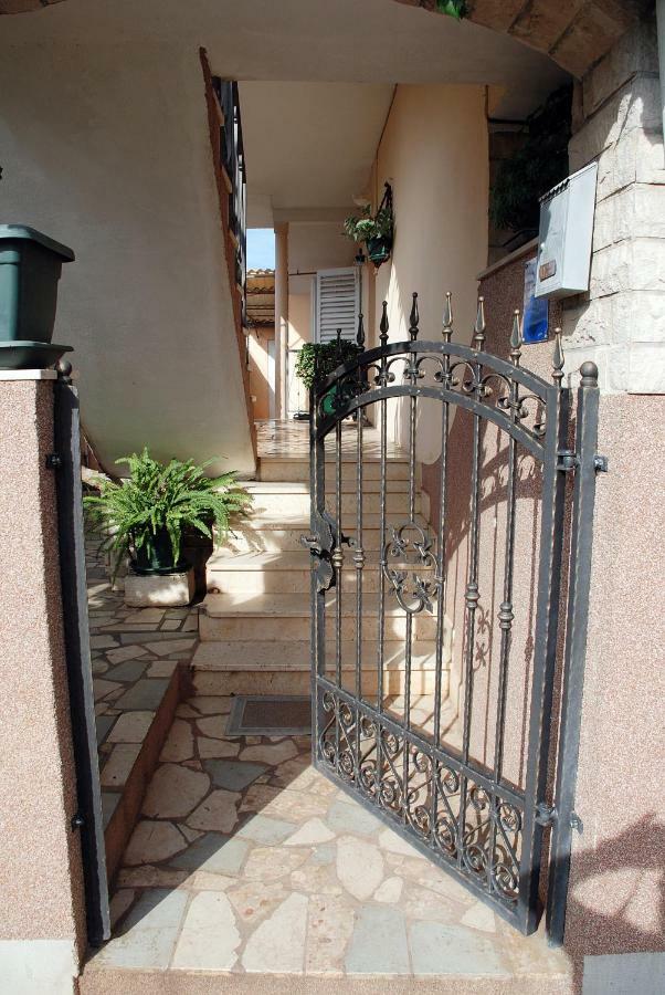 Apartments Mladen Sucuraj Exterior photo